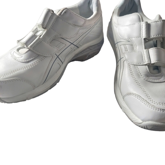 9 Asics white tennis shoes - Picture 2 of 7